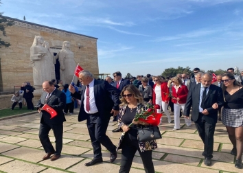 CUMHURİYETİMİZİM 100\\\'ÜNCÜ YAŞINI DEVRE ARKADAŞLARIMIZLA BİRLİKTE ATAMIZIN HUZURUNDA KUTLADIK...