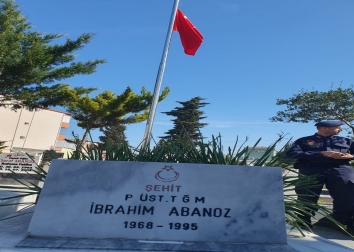 Kıymetli Şehit Kardeşimiz P.Ütğm. İbrahim ABANOZ’u şehadetinin 29’uncu yıl dönümünde, Karasu/Sakarya’da bulunan kabri başında Dernek Yönetimi, devre arkadaşlarımız, sevenleri ve adını taşıyan okulun öğrencilerinin katılımıyla saygı, minnet ve dua ile andık. 