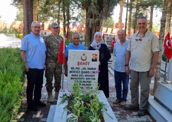 Kıymetli Şehit Kardeşlerimiz; Şehit J. Yzb. Veysel GÖKÇEOĞLU (Kırıkhan), Şehit Kr.Plt.Kur.Yb. Miktat ŞAMDANCI (Malatya) ve Şehit P.Ütğm. Fikret ÇETE (Elazığ Serince Köyü)\'nin Anma Törenleri Yapıldı.